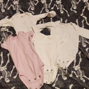 💀Carter's Pink and White Bodysuit Set